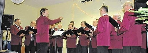 Ein Stern für Stuttgart: Zusammen mit dem Sänger Nik P. sang das Melomania-Vocalensemble aus Helmstadt beim SWR4-Chorduell-Finale in der baden-württembergischen Landeshauptstadt. wuestenzell