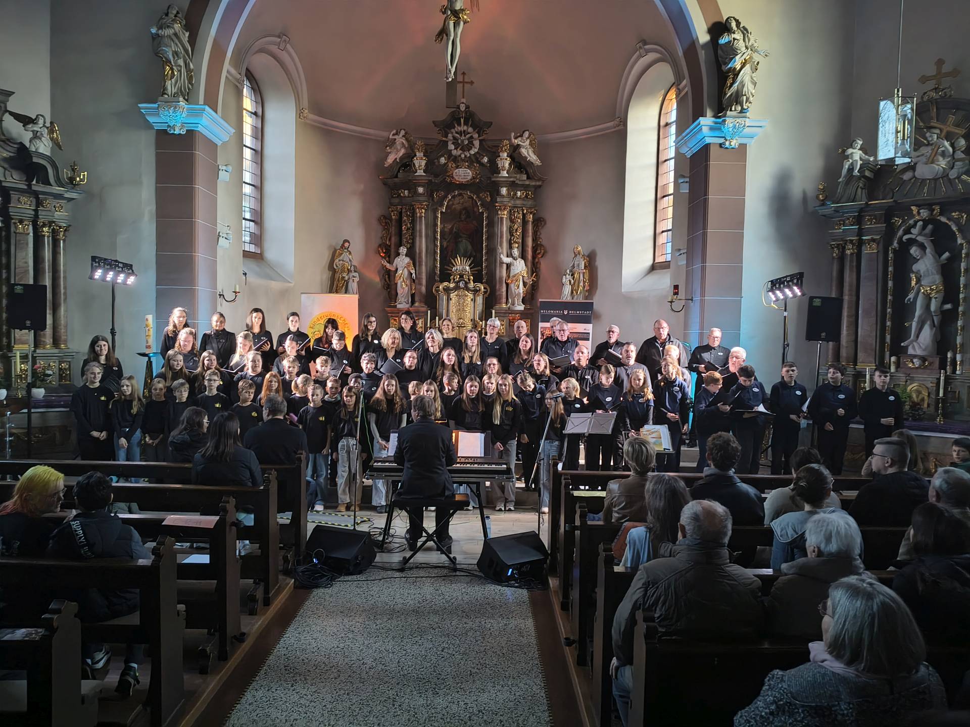 Alle Chöre des Benefizkonzert beim großen Finale Alle Chöre des Benefizkonzert beim großen Finale